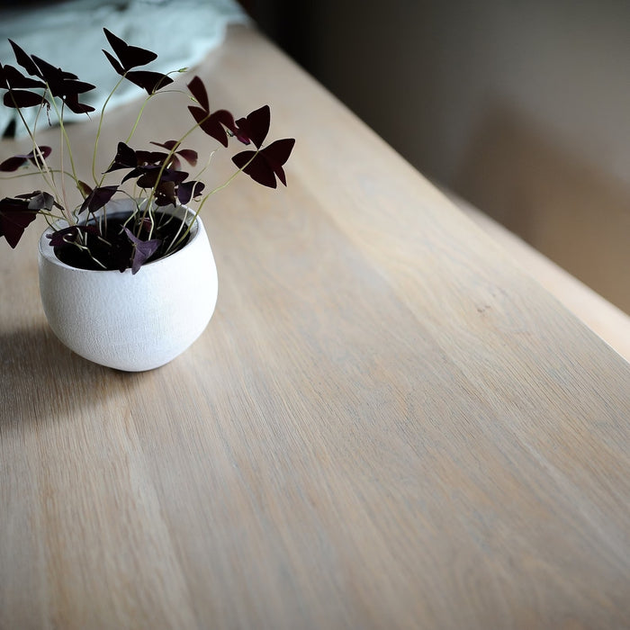 Round Oak Dining Table on Tapered legs / PRIME collection