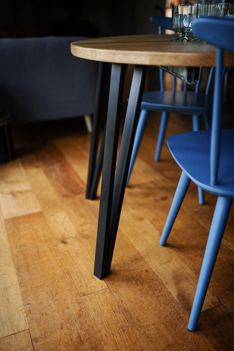 Solid Oak Round Extendable Table, Steel legs, 6-10 Seater / WILD OAK Collection